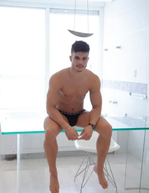 Vitinho photo 1, asian, average, black hair, 173 cm, 70 kg, Hong Kong