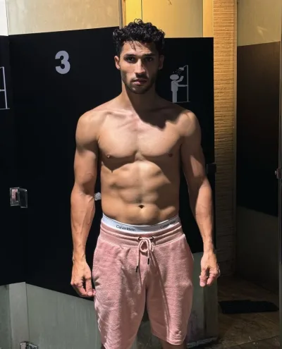Yazeed photo 1, asian, athletic, black hair, 178 cm, 68 kg, Hong Kong