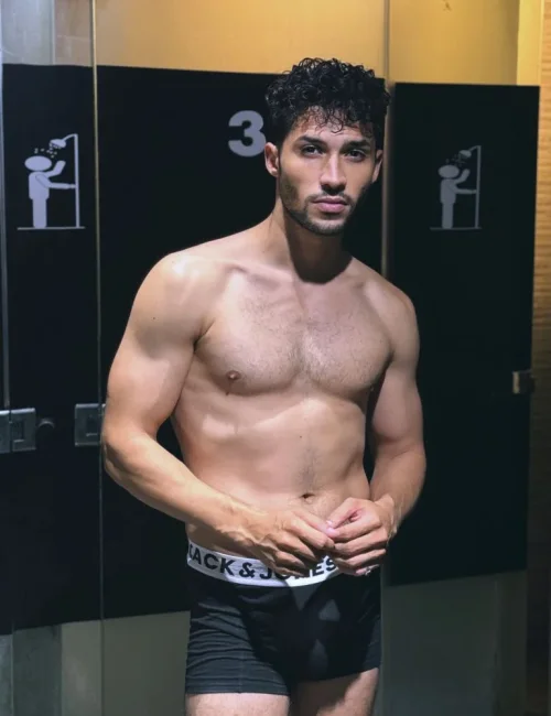 Yazeed photo 7, asian, athletic, black hair, 178 cm, 68 kg, Hong Kong