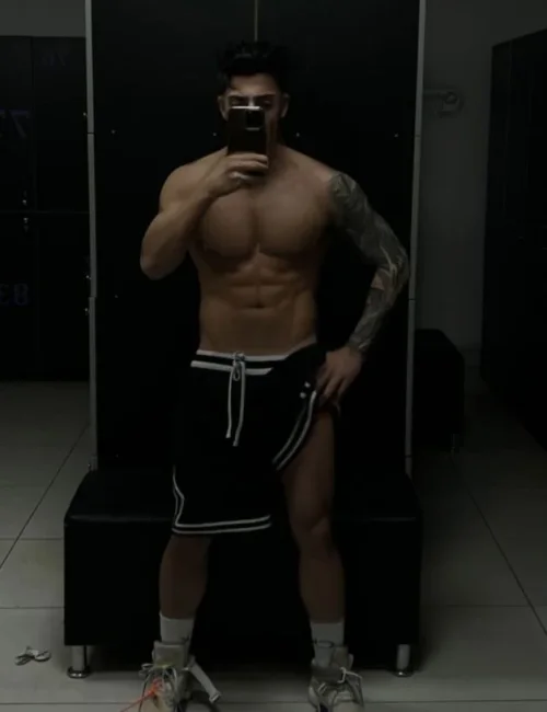 Zedy photo 1, european, average, black hair, 183 cm, 74 kg, Hong Kong