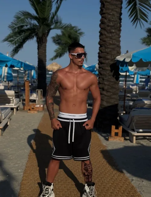Zedy photo 2, european, average, black hair, 183 cm, 74 kg, Hong Kong