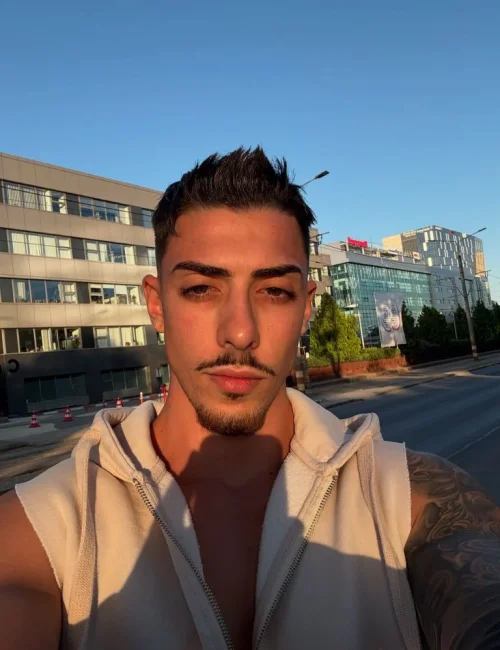 Zedy photo 4, european, average, black hair, 183 cm, 74 kg, Hong Kong