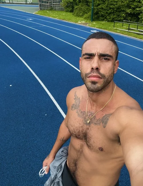 Roberto photo 10, european, curvy, black hair, 183 cm, 93 kg, Hong Kong