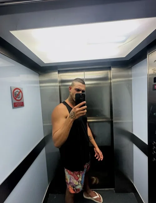 Roberto photo 19, european, curvy, black hair, 183 cm, 93 kg, Hong Kong