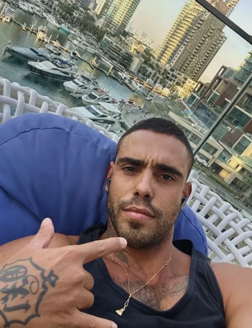 Roberto photo 27, european, curvy, black hair, 183 cm, 93 kg, Hong Kong