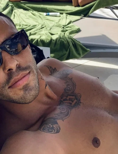 Roberto photo 41, european, curvy, black hair, 183 cm, 93 kg, Hong Kong