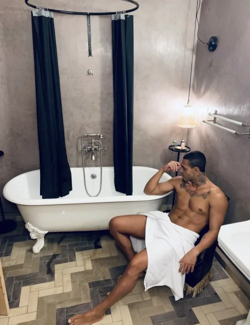 Roberto photo 42, european, curvy, black hair, 183 cm, 93 kg, Hong Kong