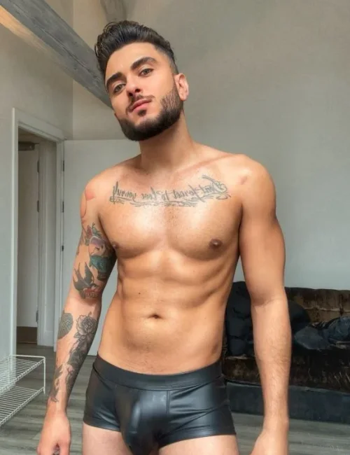 Yan photo 10, european, average, black hair, 180 cm, 77 kg, Hong Kong