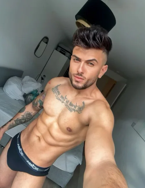 Yan photo 2, european, average, black hair, 180 cm, 77 kg, Hong Kong