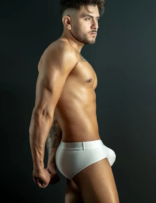 Yan photo 4, european, average, black hair, 180 cm, 77 kg, Hong Kong