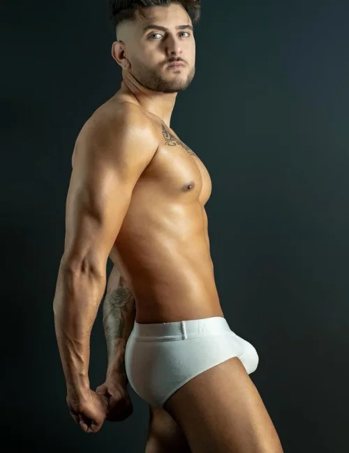 Yan photo 7, european, average, black hair, 180 cm, 77 kg, Hong Kong