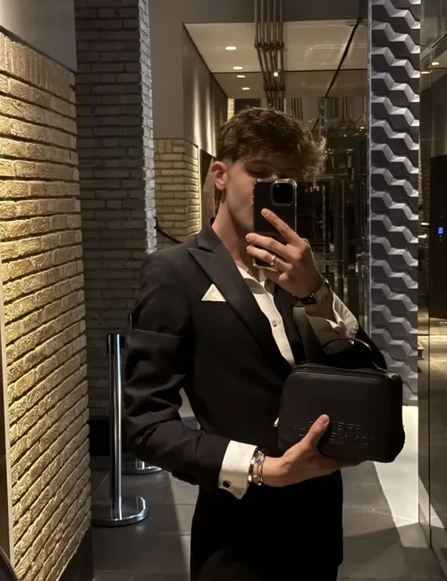 Noel photo 19, european, athletic, brunette, 183 cm, 63 kg, Hong Kong