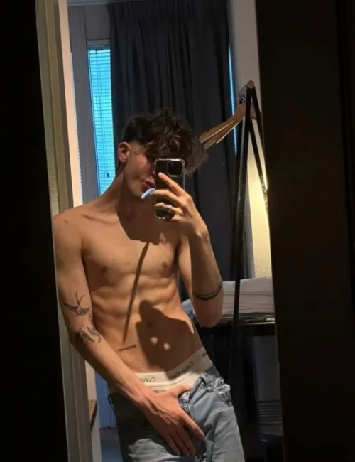 Noel photo 21, european, athletic, brunette, 183 cm, 63 kg, Hong Kong