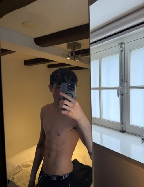 Noel photo 32, european, athletic, brunette, 183 cm, 63 kg, Hong Kong