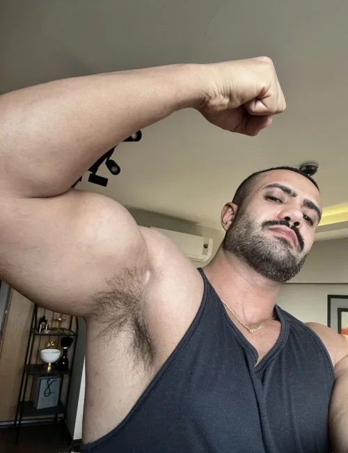 Vulcan photo 10, asian, curvy, black hair, 180 cm, 81 kg, Hong Kong