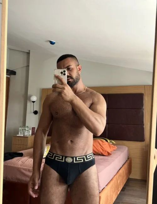 Vulcan photo 2, asian, curvy, black hair, 180 cm, 81 kg, Hong Kong