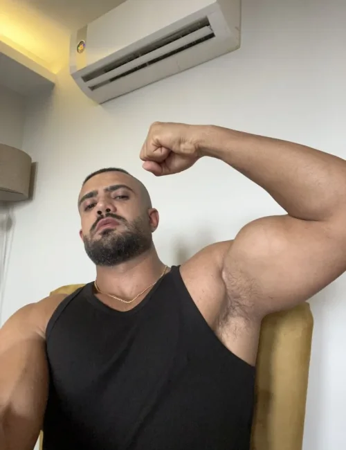 Vulcan photo 4, asian, curvy, black hair, 180 cm, 81 kg, Hong Kong