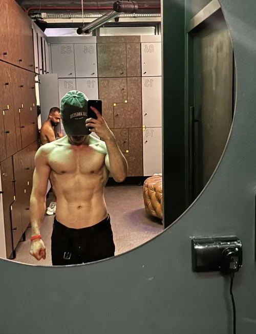 Zayn photo 1, european, average, black hair, 175 cm, 70 kg, Hong Kong
