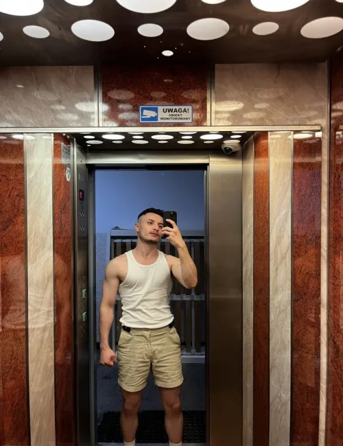 Zayn photo 12, european, average, black hair, 175 cm, 70 kg, Hong Kong