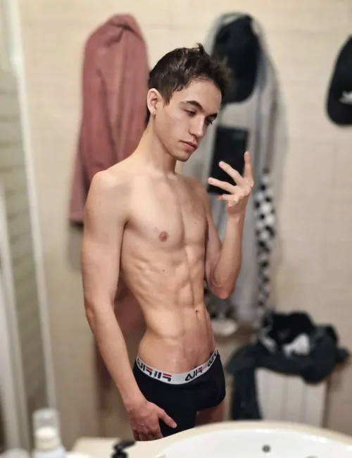 Finn photo 10, european, athletic, brunette, 183 cm, 63 kg, Hong Kong