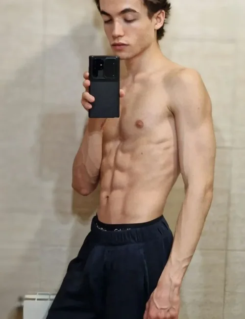 Finn photo 11, european, athletic, brunette, 183 cm, 63 kg, Hong Kong