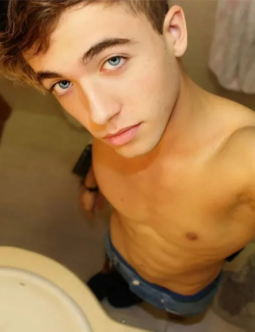Finn photo 3, european, athletic, brunette, 183 cm, 63 kg, Hong Kong