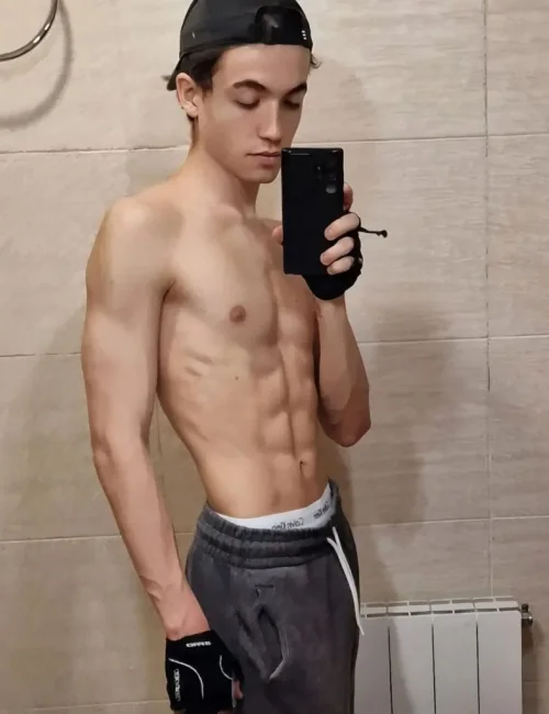 Finn photo 5, european, athletic, brunette, 183 cm, 63 kg, Hong Kong