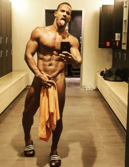 Tony photo 7, european, curvy, black hair, 178 cm, 83 kg, Hong Kong