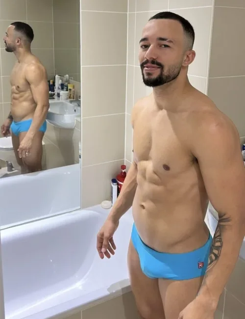 Wallace photo 2, asian, average, black hair, 178 cm, 72 kg, Hong Kong