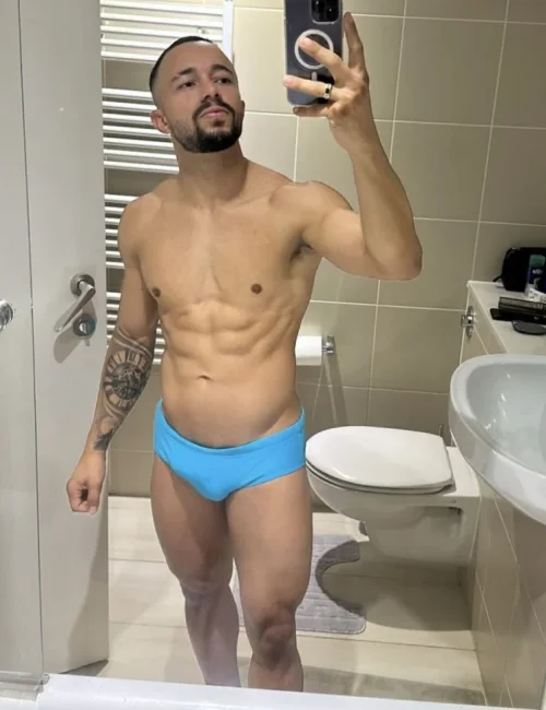 Wallace photo 7, asian, average, black hair, 178 cm, 72 kg, Hong Kong