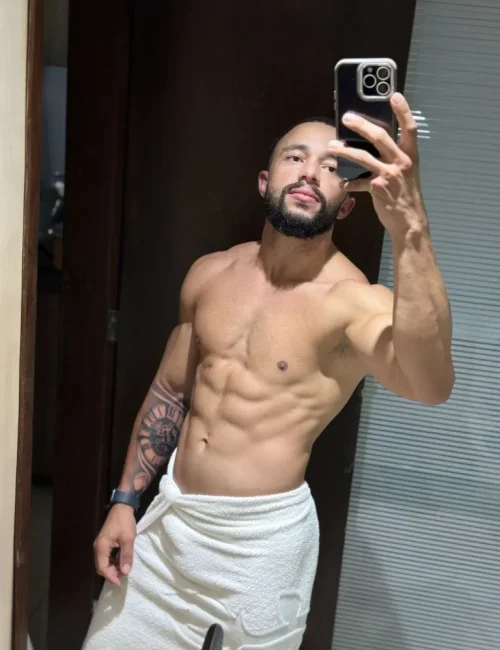 Wallace photo 8, asian, average, black hair, 178 cm, 72 kg, Hong Kong