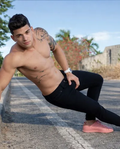 Zac photo 1, ebony, curvy, black hair, 178 cm, 83 kg, Hong Kong