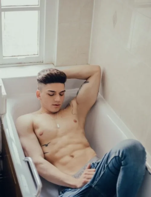 Zac photo 23, ebony, curvy, black hair, 178 cm, 83 kg, Hong Kong