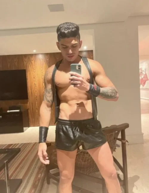 Zac photo 39, ebony, curvy, black hair, 178 cm, 83 kg, Hong Kong