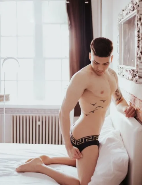 Zac photo 4, ebony, curvy, black hair, 178 cm, 83 kg, Hong Kong
