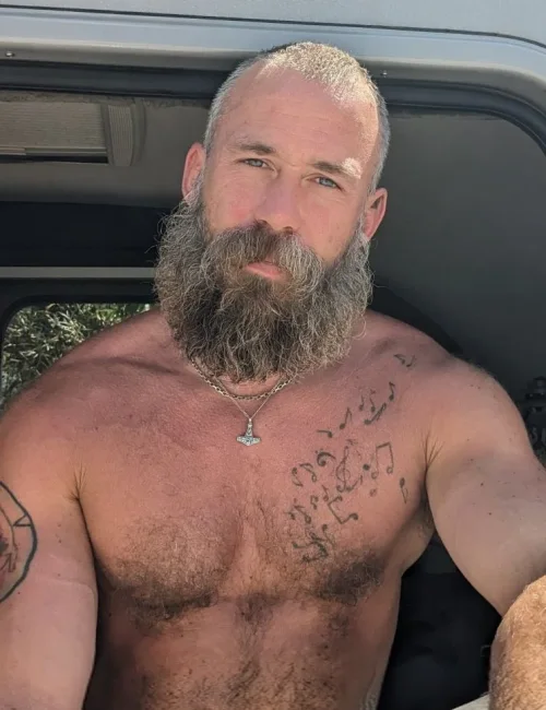 Viking photo 2, european, curvy, brunette, 183 cm, 95 kg, Hong Kong
