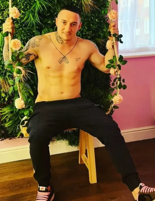 Connor photo 4, european, busty, brunette, 178 cm, 100 kg, Hong Kong