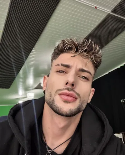 Theo photo 1, asian, athletic, brunette, 180 cm, 61 kg, Hong Kong