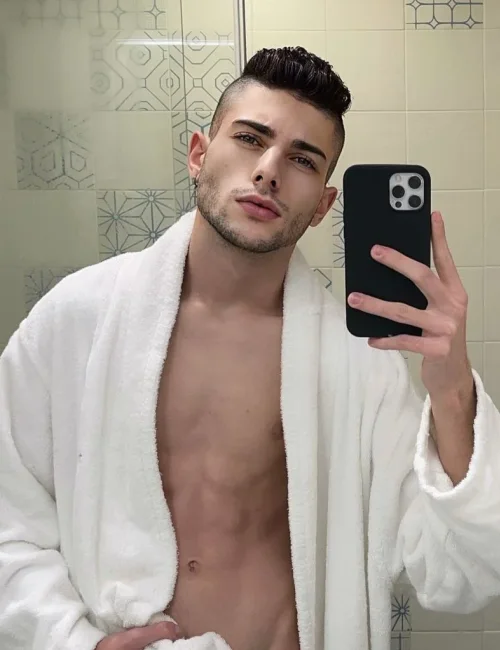 Theo photo 2, asian, athletic, brunette, 180 cm, 61 kg, Hong Kong