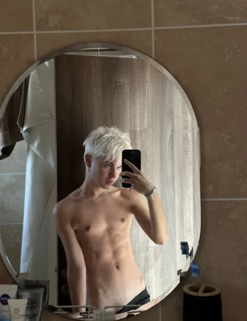 Avan Lee photo 2, european, athletic, blonde hair, 175 cm, 58 kg, Hong Kong