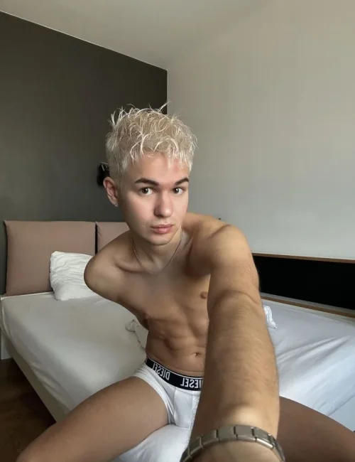 Avan Lee photo 3, european, athletic, blonde hair, 175 cm, 58 kg, Hong Kong