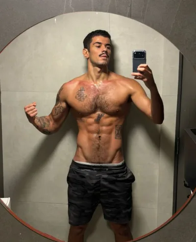 August photo 1, asian, curvy, black hair, 190 cm, 93 kg, Hong Kong
