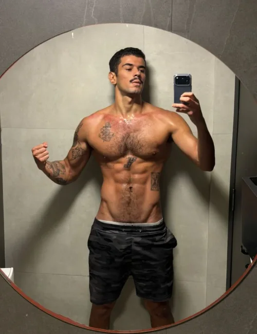 August photo 1, asian, curvy, black hair, 190 cm, 93 kg, Hong Kong