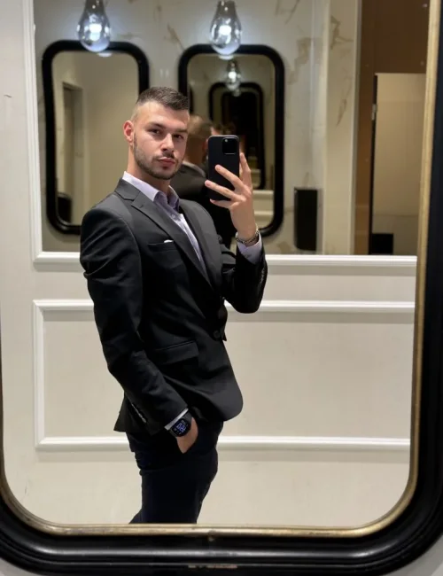 Golden photo 2, european, average, brunette, 185 cm, 77 kg, Hong Kong