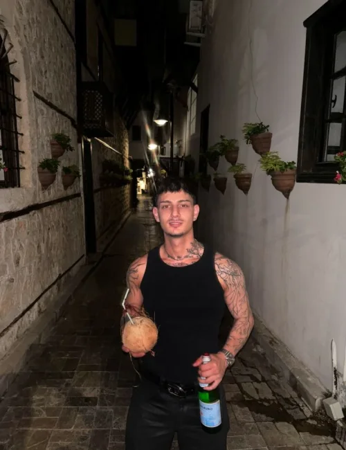 Cem photo 7, asian, average, brunette, 175 cm, 70 kg, Hong Kong
