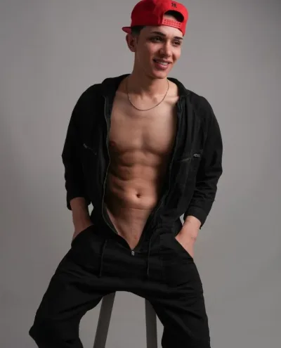 Wilder photo 1, asian, athletic, black hair, 178 cm, 63 kg, Hong Kong