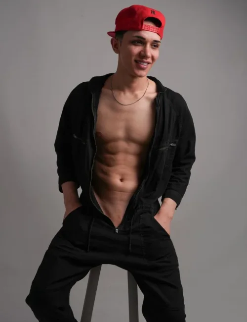 Wilder photo 1, asian, athletic, black hair, 178 cm, 63 kg, Hong Kong