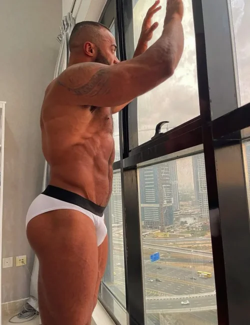 Charles photo 10, european, busty, brunette, 178 cm, 105 kg, Hong Kong