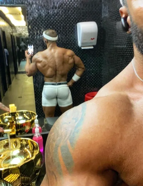 Charles photo 30, european, busty, brunette, 178 cm, 105 kg, Hong Kong