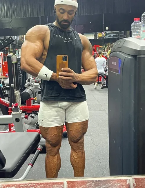 Charles photo 32, european, busty, brunette, 178 cm, 105 kg, Hong Kong